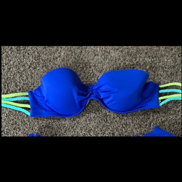 VICTORIA SECRET BATHING SUIT TOP - Picture 1 of 3